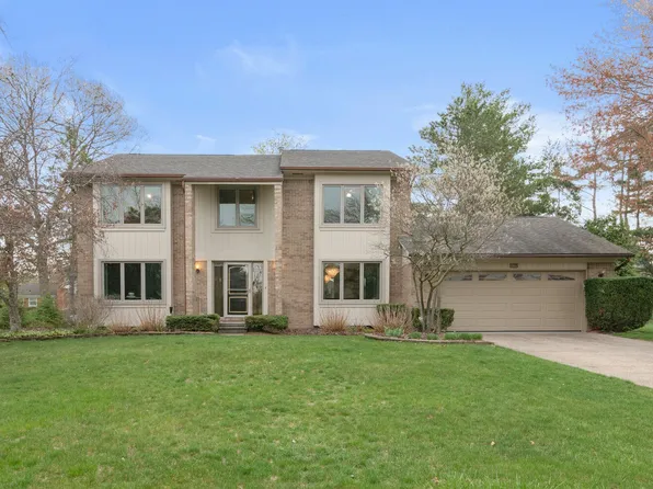 33033 Walnut Ln, Farmington Hills, MI 48334