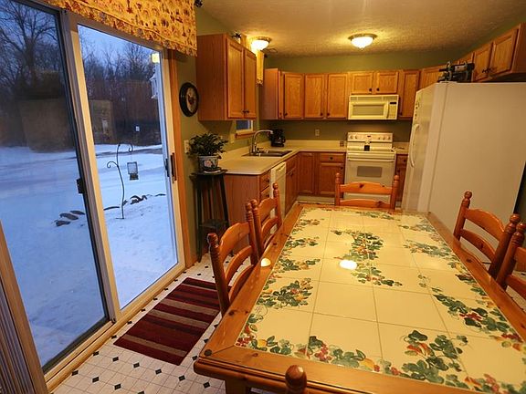 3rd image of 1092 Wexford Ct