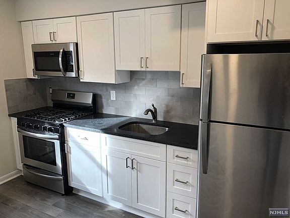 3rd image of 566 Sollas Ct APT 1