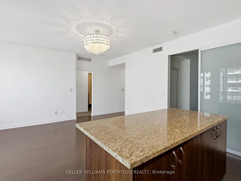 59 E Liberty St #911 — Photo 15