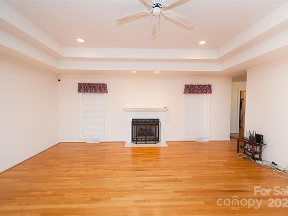 5th image of 1 Carnoustie Ct