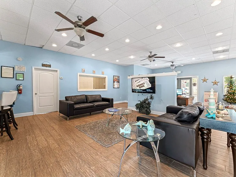 Sea Oats Apartments — Photo 33