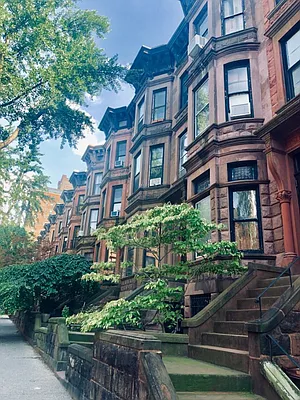 Rented by Level Group | media 9