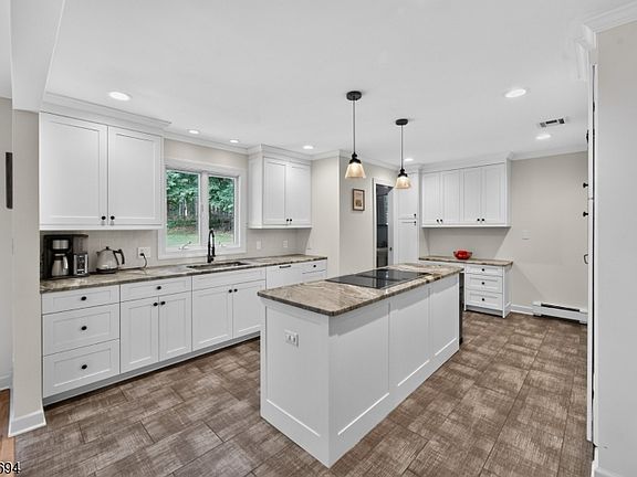 4th image of 338 Woolf Rd