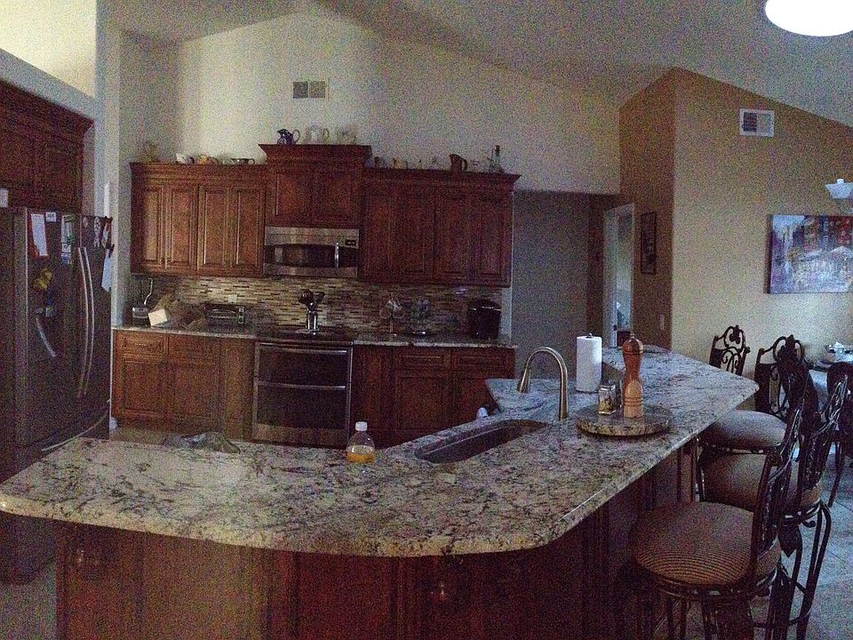 1st image of 70 London Dr