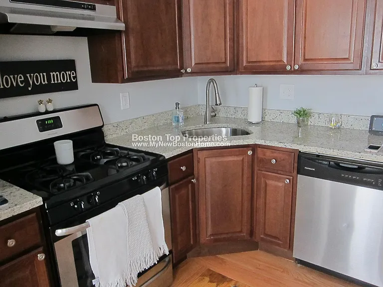194 Marion St #1 — Photo 13