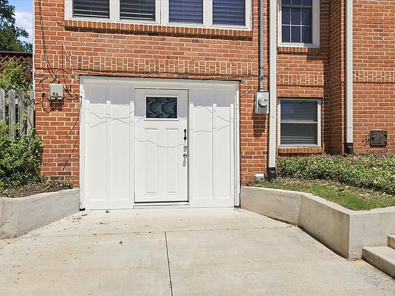 5th image of 402 E Palmer Ave