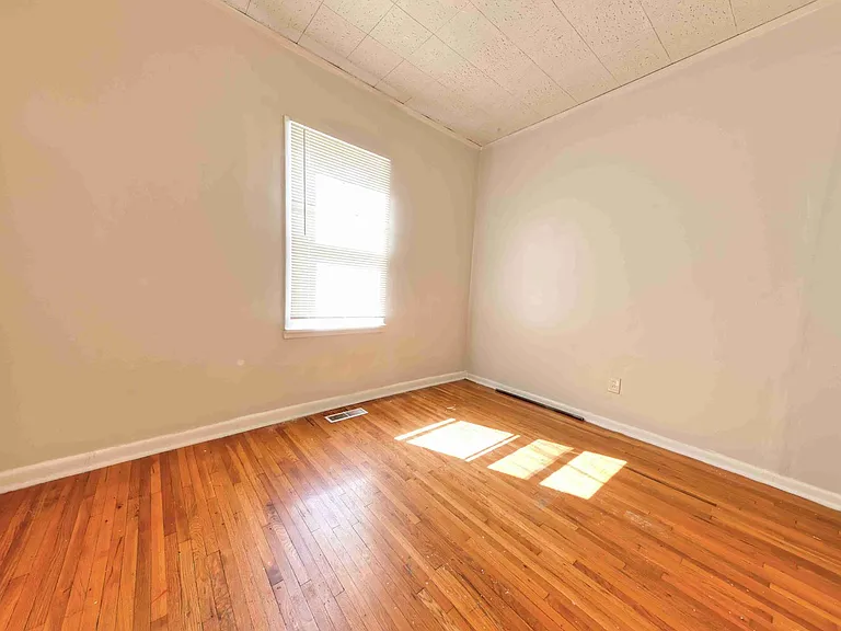 3810 Neosho St — Photo 7