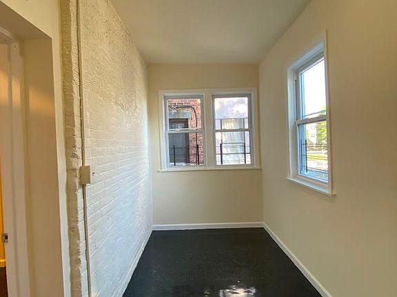3rd image of 19 Lawrence St APT 1W