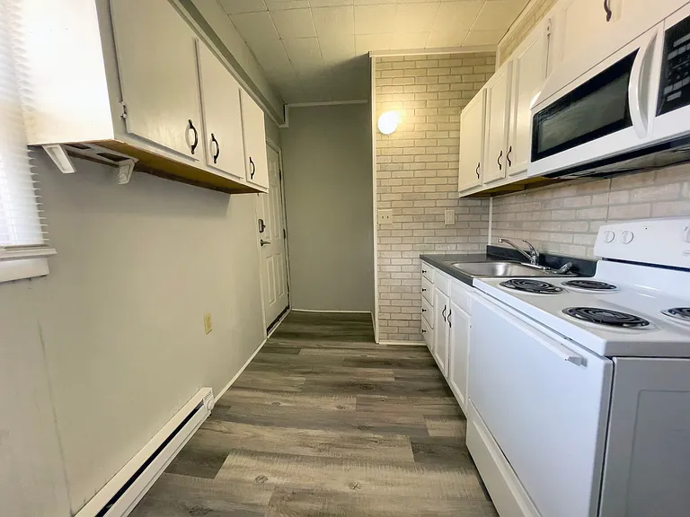 216 N McKinley Ave - Walk to Campus & White River Greenway — Photo 4