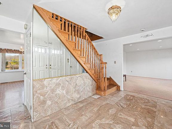 2nd image of 8 Winchester Dr