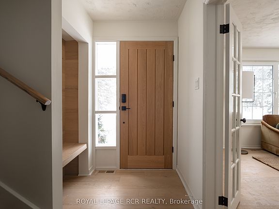 3rd image of 922 The Grange Side Rd