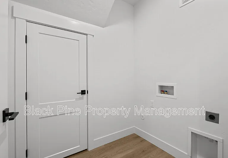 4642 N Maple Grove Rd — Photo 34