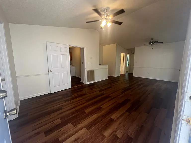 1023 Yellowhammer Ln — Photo 2
