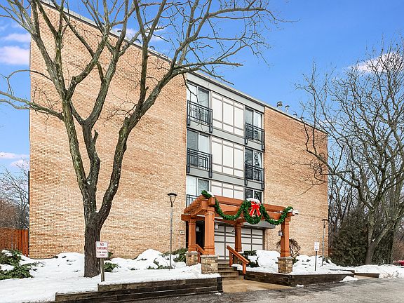 3rd image of 1811 Four Lakes Ave APT 2H