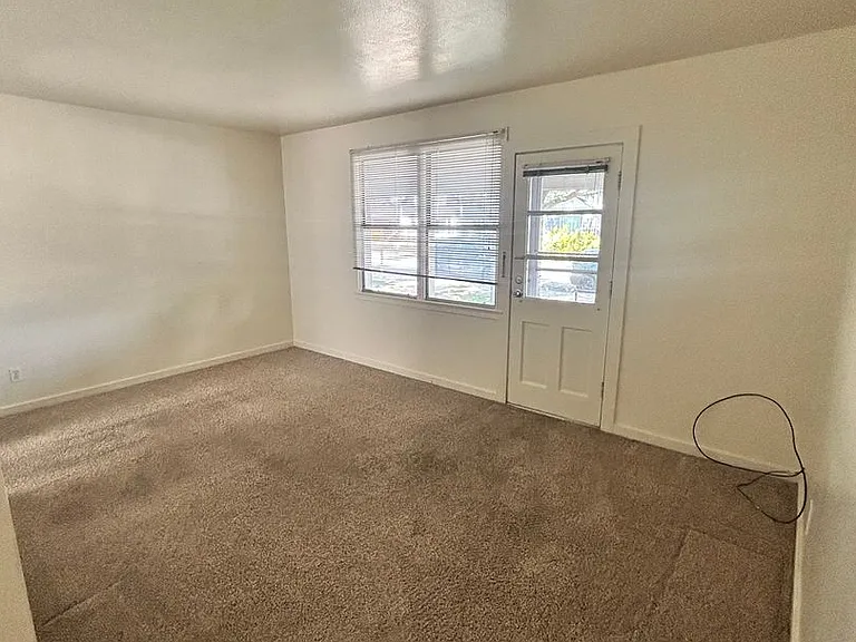 6223 W Everett St — Photo 2