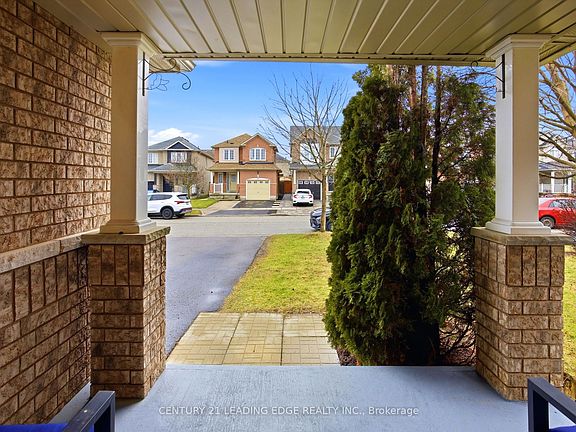 3rd image of 36 Rampart Cres