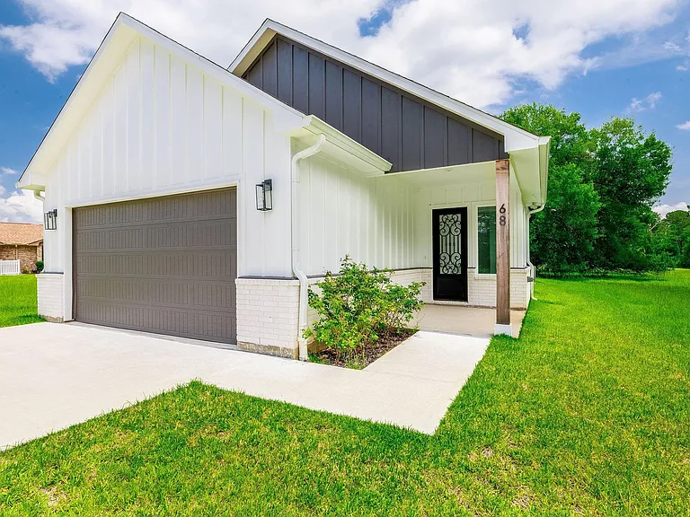 68 Fairway Dr — Photo 2