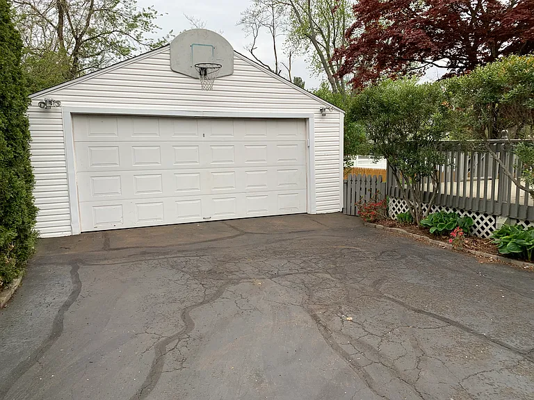 37 Spring Garden St — Photo 2