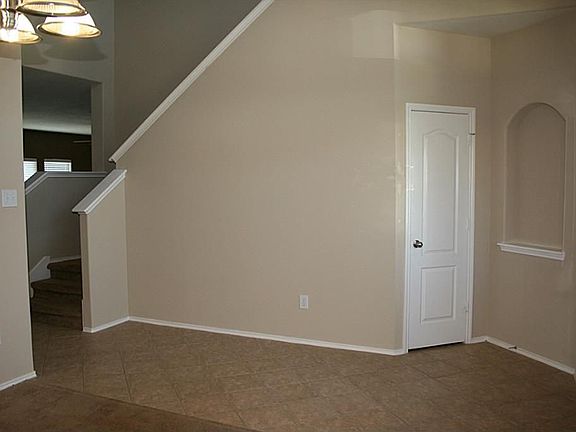 4th image of 2217 Silvercreek Ct