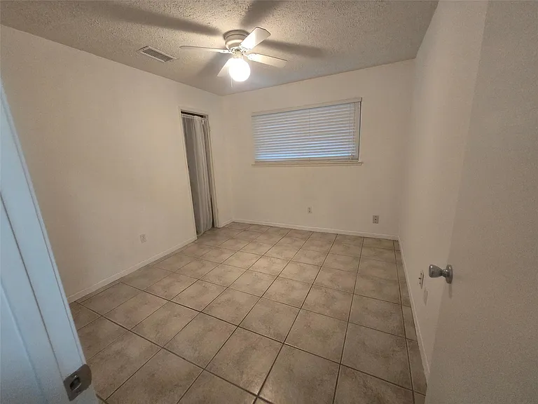 9802 Sagepike Dr — Photo 24