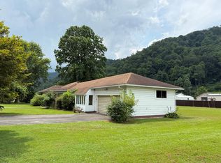 104 South Ave, Oceana, WV 24870