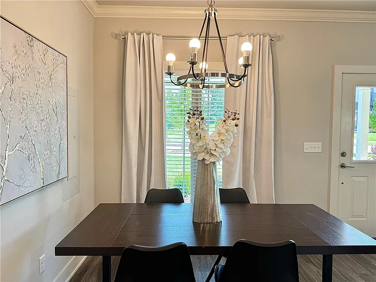 915 NE Heights Ln — Photo 13