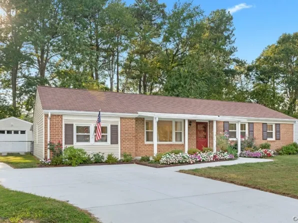 103 Huntington Rd, Colonial Heights, VA 23834