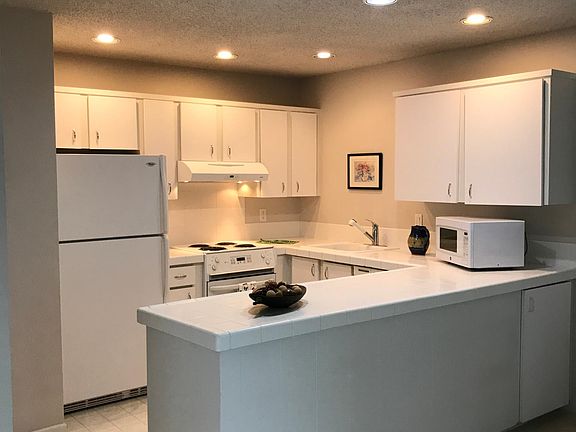 Open, bright kitchen