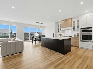 93 W Rochester Way NW, Calgary, AB T3L0G9