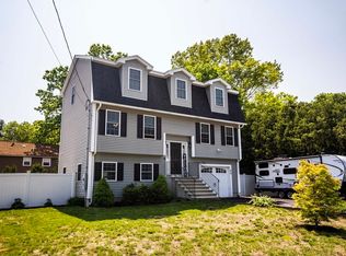 98 Beech St, Tewksbury, MA 01876