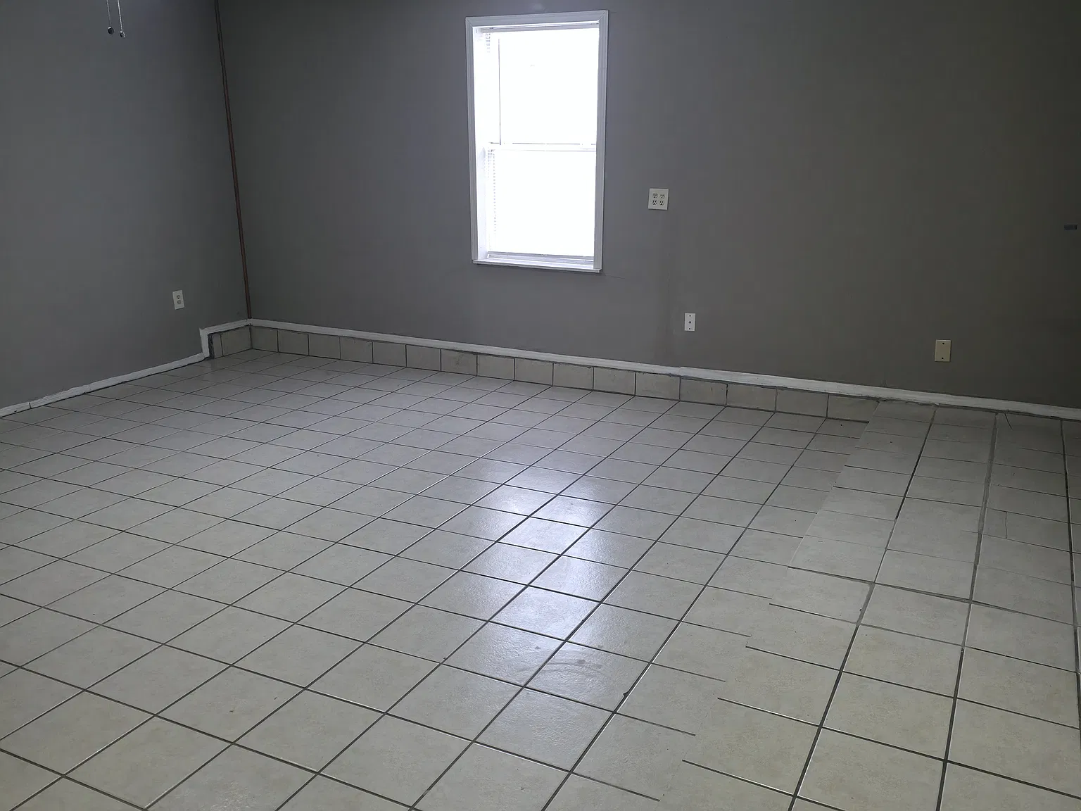 3 bed, 1900 sqft, $1,440 — Photo 1