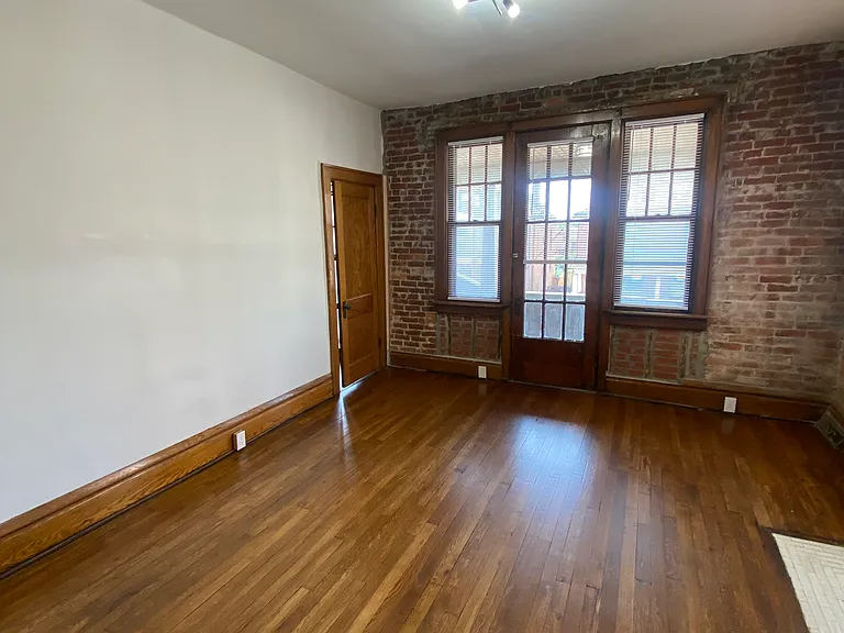 236 Buttles Ave — Photo 2