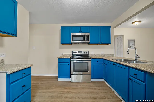 2619 E Houston St — Photo 9