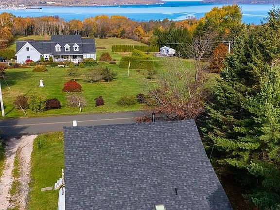 3rd image of 207 W Old Post Rd