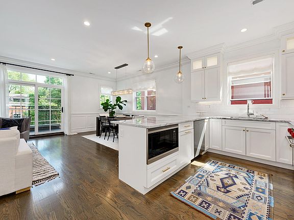 3rd image of 1125 W Altgeld St #3