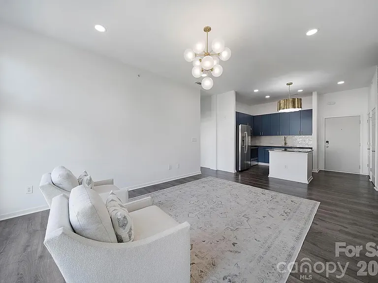 2125 Southend Dr #438 — Photo 6