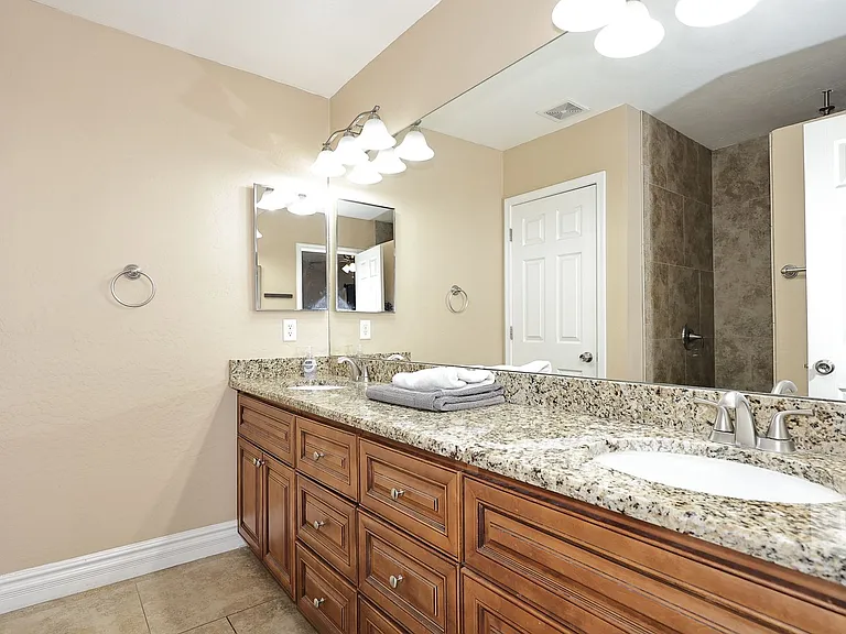 3413 N 16th Dr — Photo 41