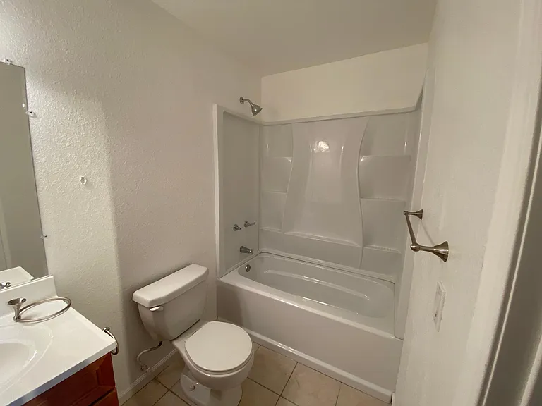 124 Danvers Ct — Photo 12