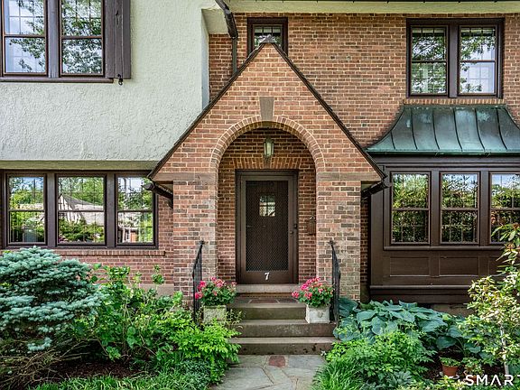 2nd image of 7 Fernwood Road