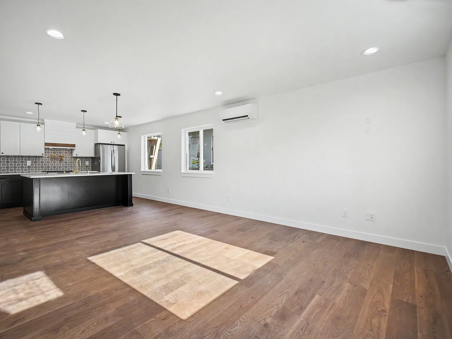 3 bed, 1.5 bath, 1000 sqft, $2,695 — Photo 2
