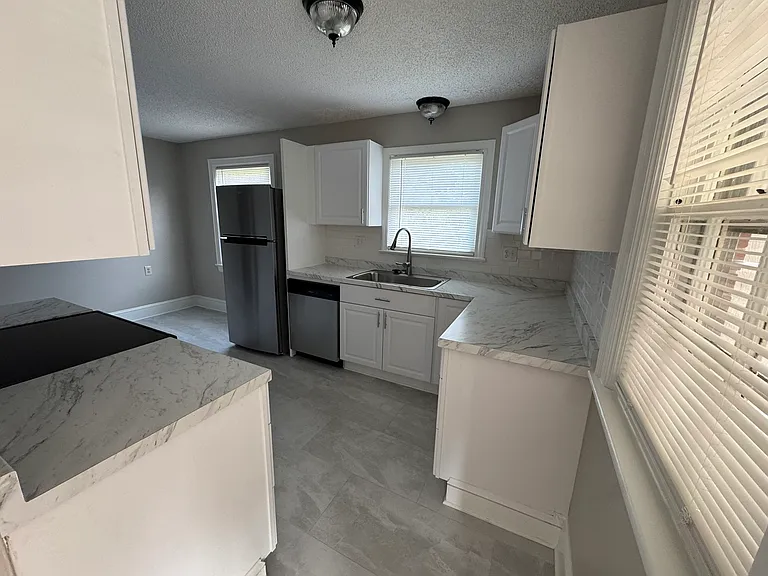 3657 Colonial Ave — Photo 25