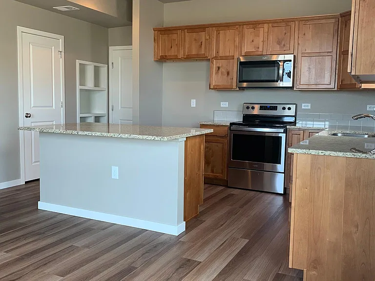 3960 Hackberry St — Photo 4