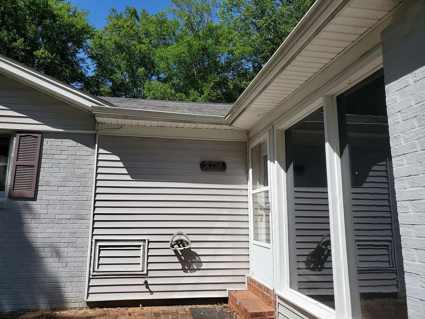 115 Woods — Photo 2