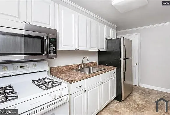 7457 Lawrence Rd — Photo 1