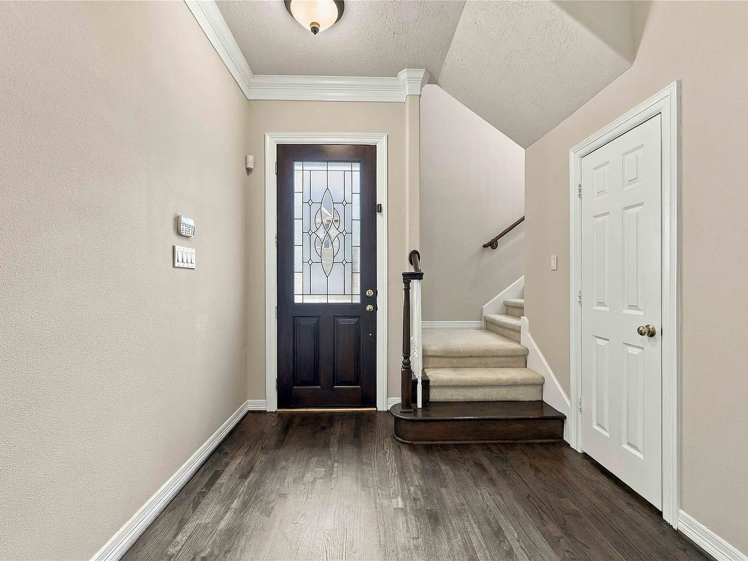 3 bed, 3.5 bath, 2869 sqft, $3,200 — Photo 2