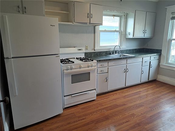 4th image of 811 Portland Ave