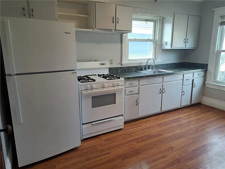 811 Portland Ave — Photo 4