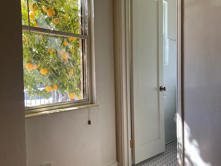 348 S 6th Ave — Photo 17