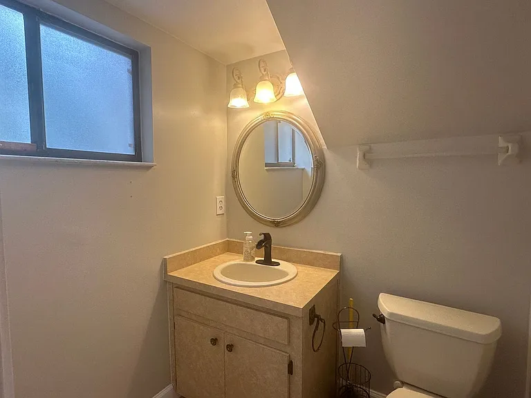 1532 N Carolwood Blvd — Photo 5